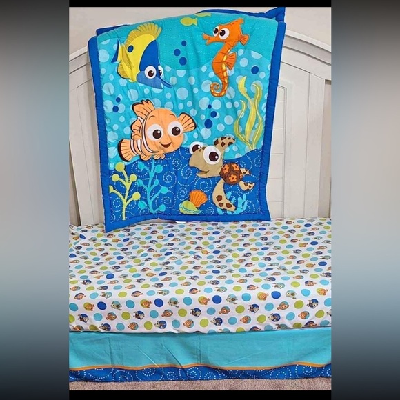 Vintage Finding Nemo Crib Set Nursery Disney Baby - Picture 1 of 2